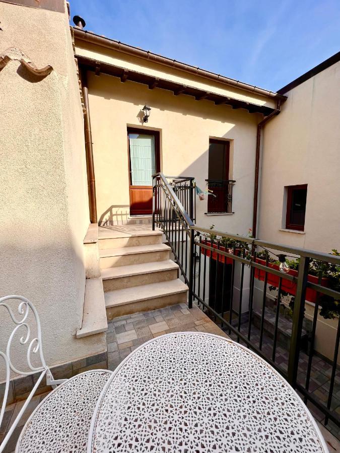 ラクイラ Il Bivacco Del Duomo Bed & Breakfast エクステリア 写真