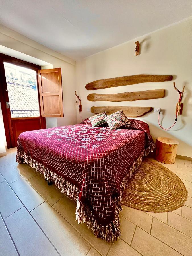 ラクイラ Il Bivacco Del Duomo Bed & Breakfast エクステリア 写真